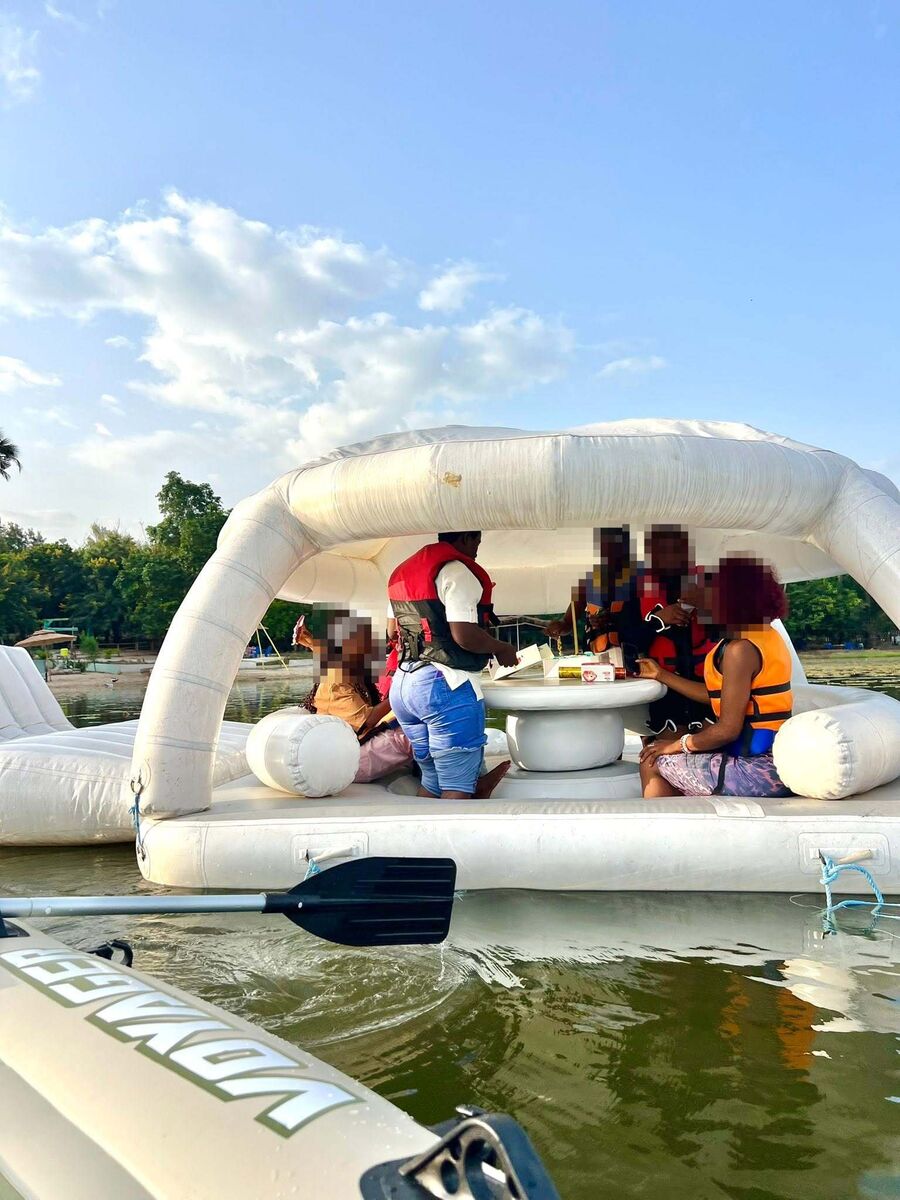 Plateforme flottante sur le lac de Kibouo au domaine Pacifik Lodges, près de Daloa.